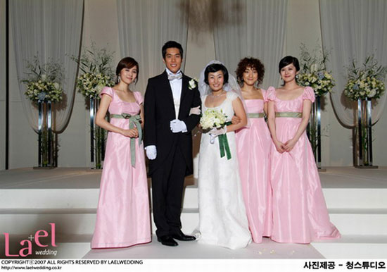 Park Kyung-rim and bridesmade