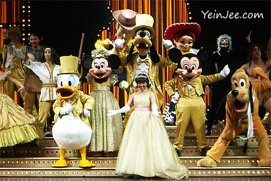 Hong Kong Disneyland Golden Mickeys show