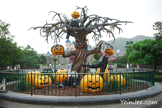 Hong Kong Disneyland Halloween theme