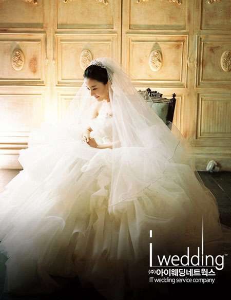 Park Eun-hye wedding gown