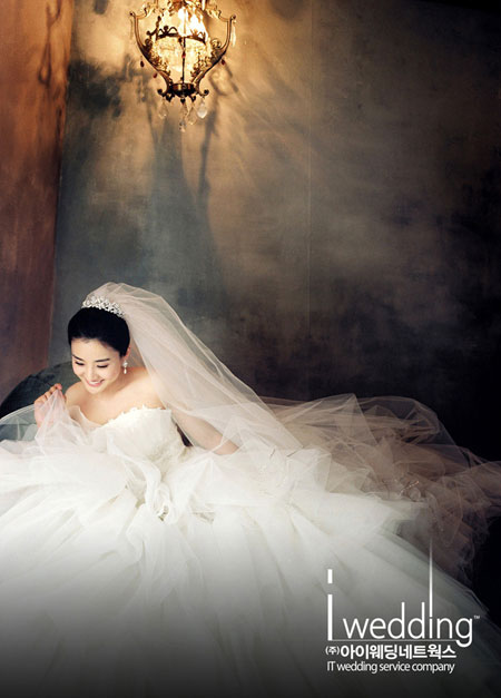 Park Eun-hye wedding gown