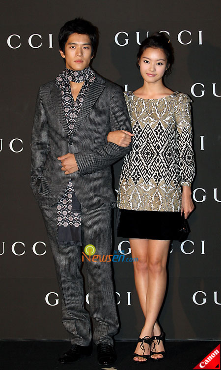 Korean artists Ha Suk-jin and Lee Eun-sung at Gucci 0809 FW Collection in Seoul