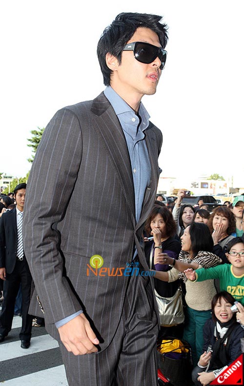 Picture of Korean actor Lee Dong-gun at Kwon Sang-woo wedding ceremony