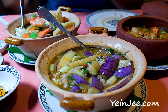 Vietnamese dishes at Cay Cau restaurant in Hanoi