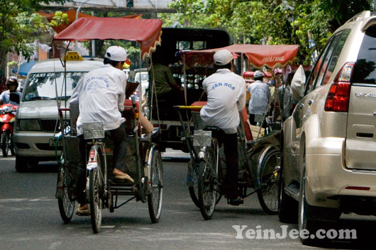 Photo of cyclos in Hanoi, Vietnam