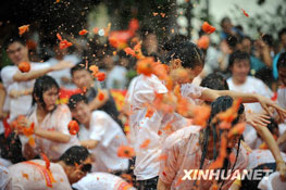 Picture of tomato war in Dongguan city, China