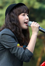 Korean actress Lee Hana performing at Grand Mint Festival 2008 at Seoul Olympic Park