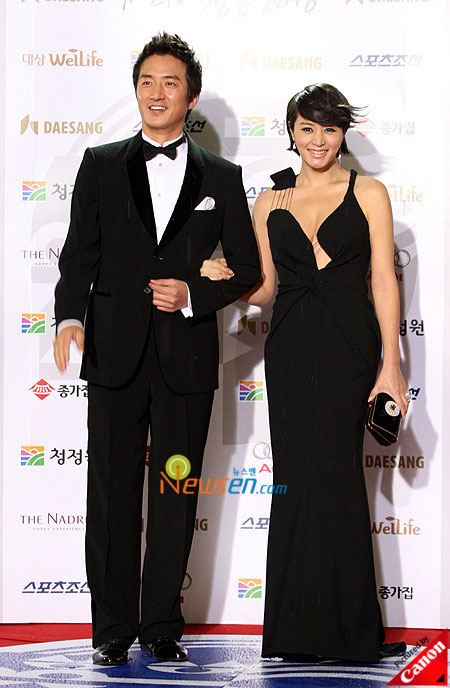 Jung Joon-ho and Kim Hye-soo Blue Dragon Film Awards 2008