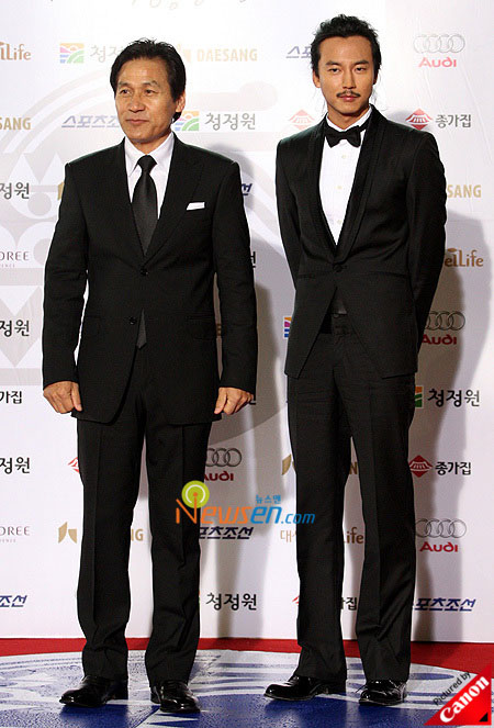 Korean actors Ahn Sung-ki and Kim Nam-gil at Blue Dragon Film Awards 2008 in Seoul