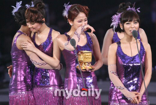 Wonder Girls receiving award at MKMF 2008 in Seoul