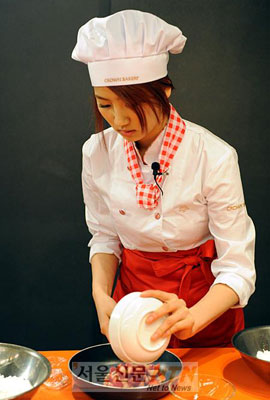 Wonder Girls Ye Eun in Wonder Bakery