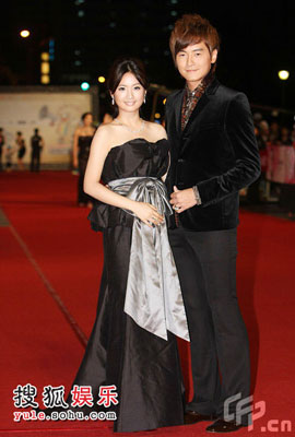 Picture of Taiwanese stars Ariel Lin and Joe Cheng at Golden Bell Awards 2008 in Taipei