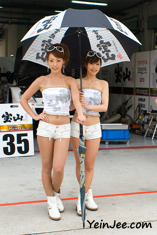 Japanese race queens Aiko Hirayama and Keiko Ohno at Super GT Malaysia 2008