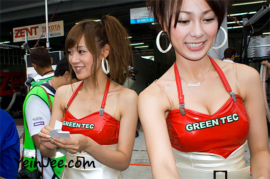 Japanese race queens Reina Fuchiwaki and Tomoe Nakagawa at Super GT Malaysia 2008