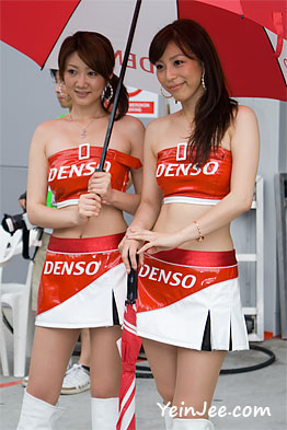 Japanese race queens Azu Iwakawa and Tomomi Takezawa at Super GT Malaysia 2008