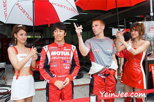 Japanese racer Masataka Yanagida, German racer Michael Krumm, race queens Haruna Jitsu and Mai Sakamoto at Super GT Malaysia 2008