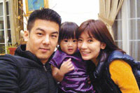 Taiwanese actress Alyssa Chia family photo