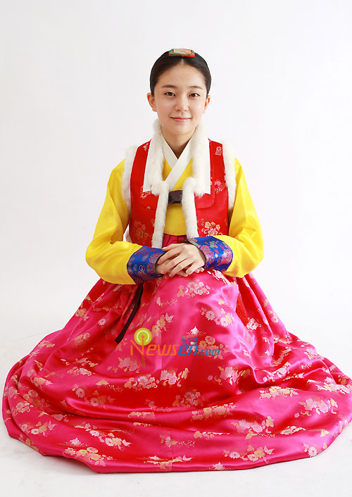 Korean celebrity in Hanbok for Chuseok