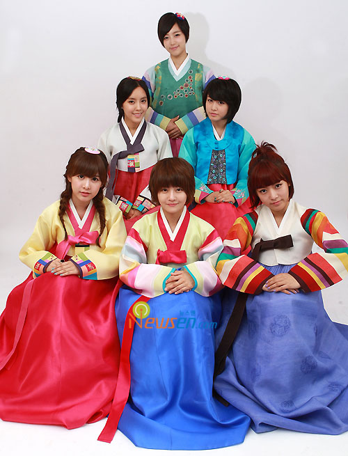 Korean pop group T-ara in Hanbok for Chuseok