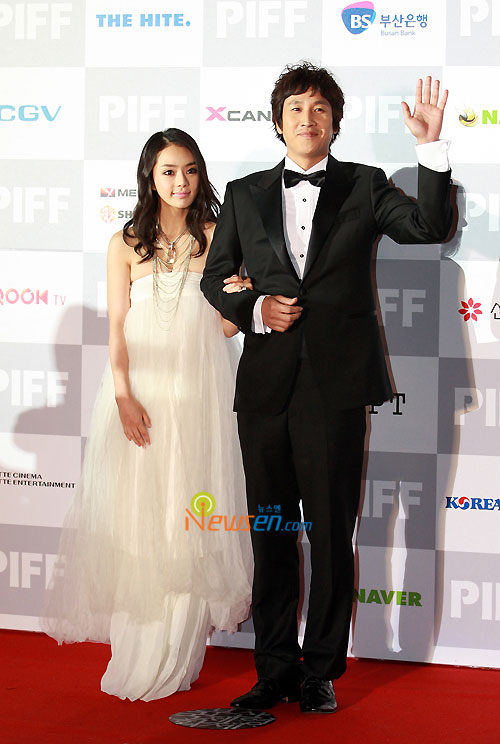 Seo Woo and actor Lee Sun-kyun at Pusan International Film Festival 2009