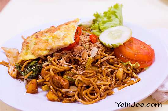 Malay fried noodle at Eden eatery, Langkawi, Malaysia