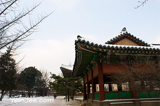 Deoksugung Palace in snow
