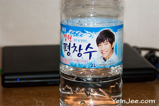 Korean actor Lee Seng-gi endorses bottle water