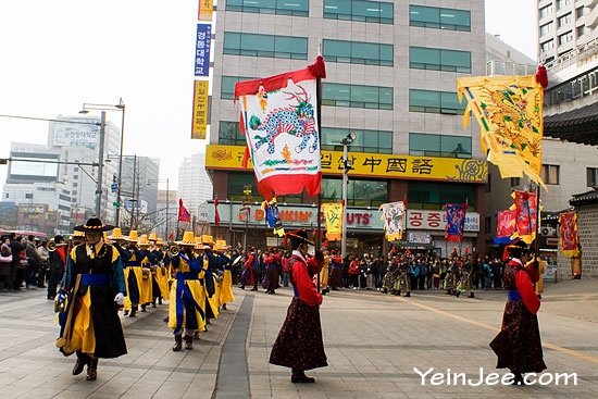 Royal guard changing at Deoksugung Palace, Seoul