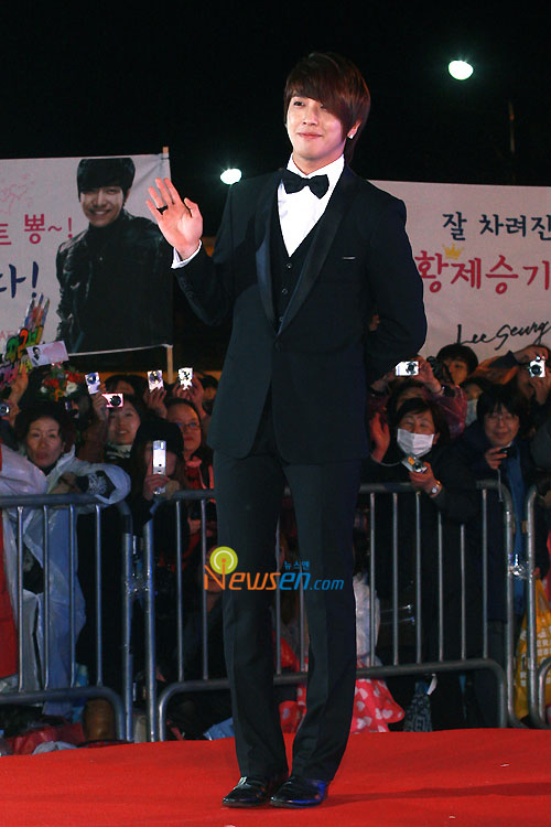 Jung Yong-hwa at 2010 Baeksang Awards in Seoul