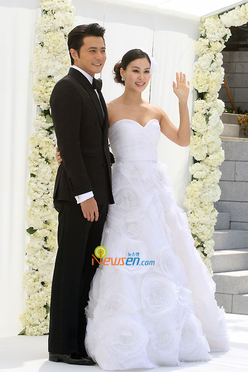 Korean celebrity couple Jang Dong-gun and Ko So-young