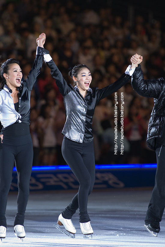 Kim Yuna and Michelle Kwan at All That Skate
