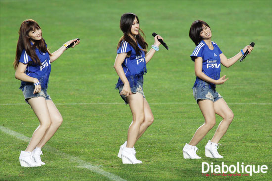 KARA performed at Suwon football match