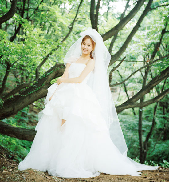 SNSD Seohyun in wedding dress