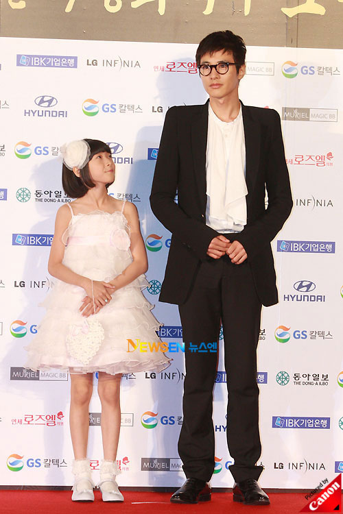 Won Bin and Kim Sae-ron at Daejong Film Awards 2010