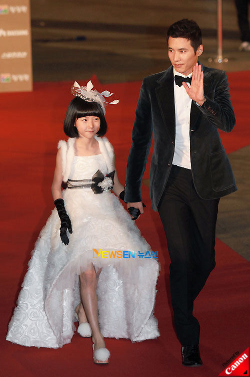 Kim Sae-ron and Won Binat Blue Dragon Awards 2010