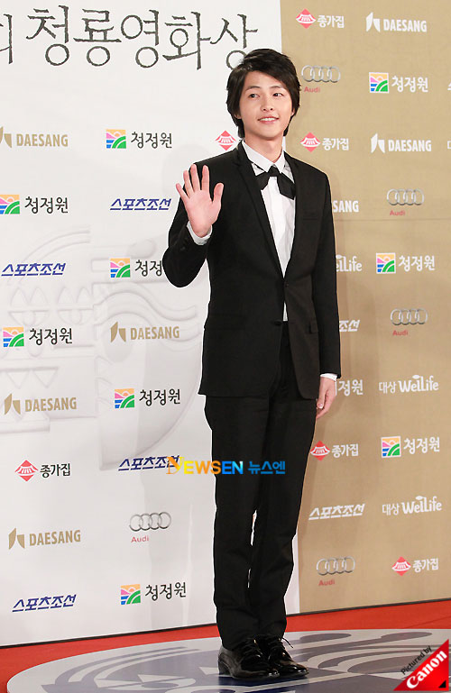 Song Joong-ki at Blue Dragon Awards 2010