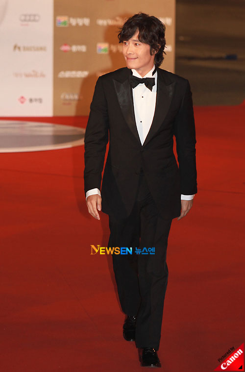 Lee Byung-hun at Blue Dragon Awards 2010