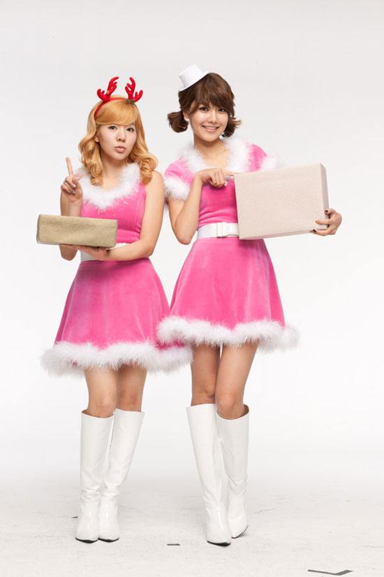 SNSD Sooyoung and Sunny Samsung China Christmas