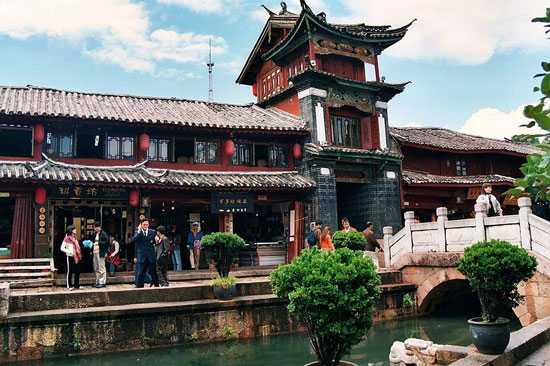 Canal and building in Lijiang, China