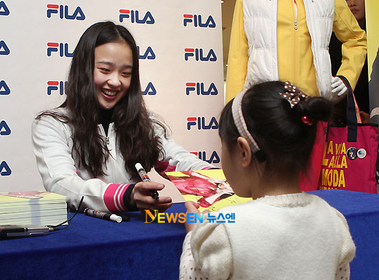 Son Yeon-jae FILA fan-signing event