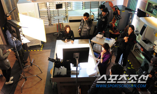 Soo Ae on Athena filming set