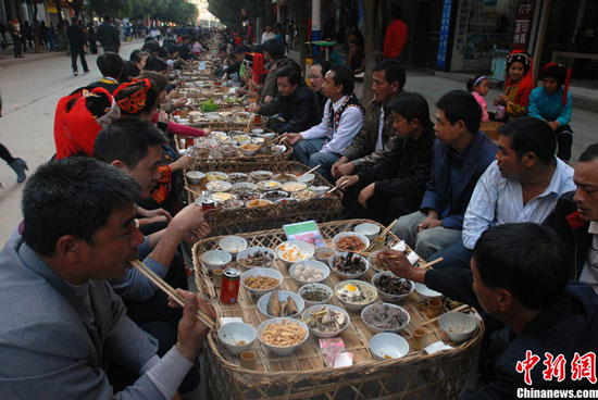 World longest banquet in Yunnan, China