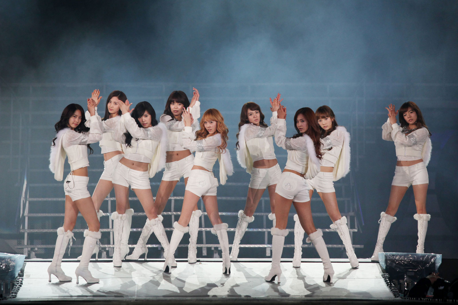 Girls Generation Into The New World concert