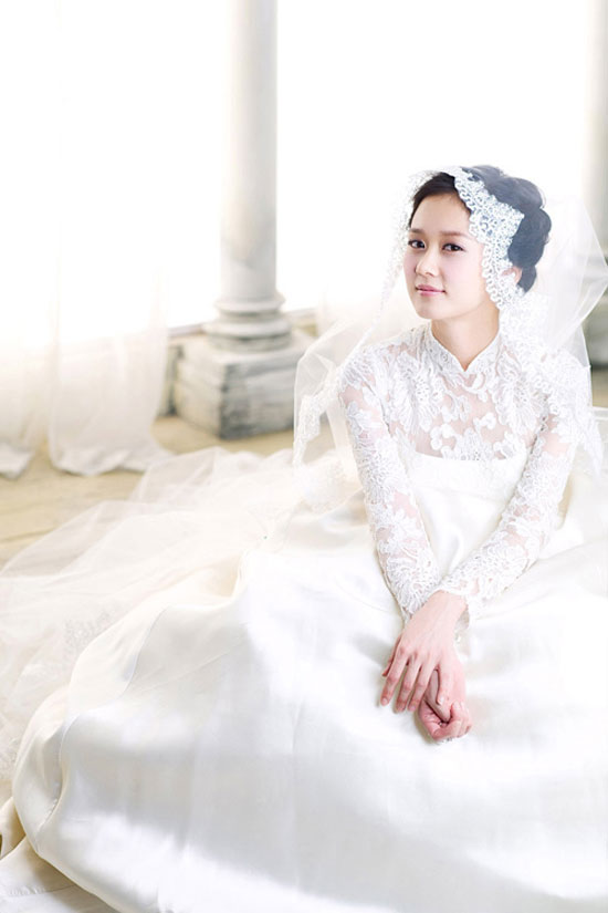 Korean actress Jang Nara wedding dress