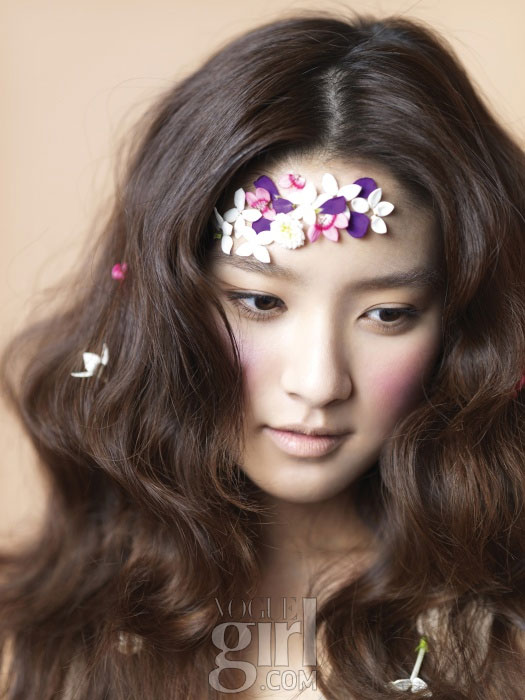 Kim So-eun Vogue Girl Pink Wings 2011