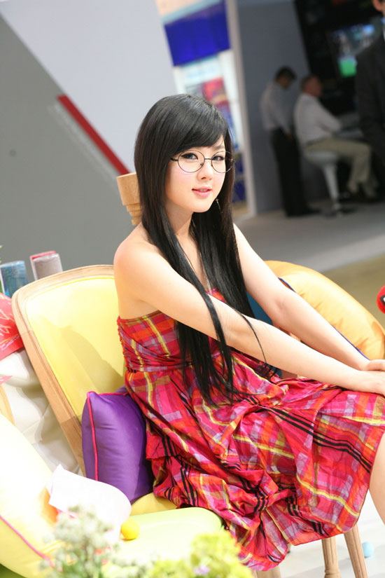 Korean model Hwang Mi-hee at KOBA 2011