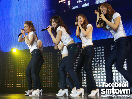 SNSD at SMTown Live in Paris 2011