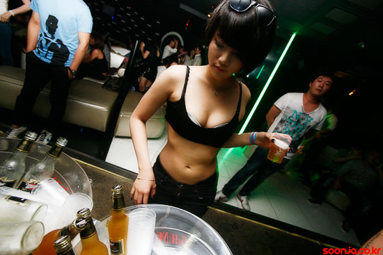 Seoul Club Heaven girls