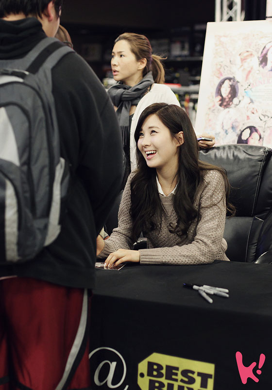 SNSD Seohyun US fan signing