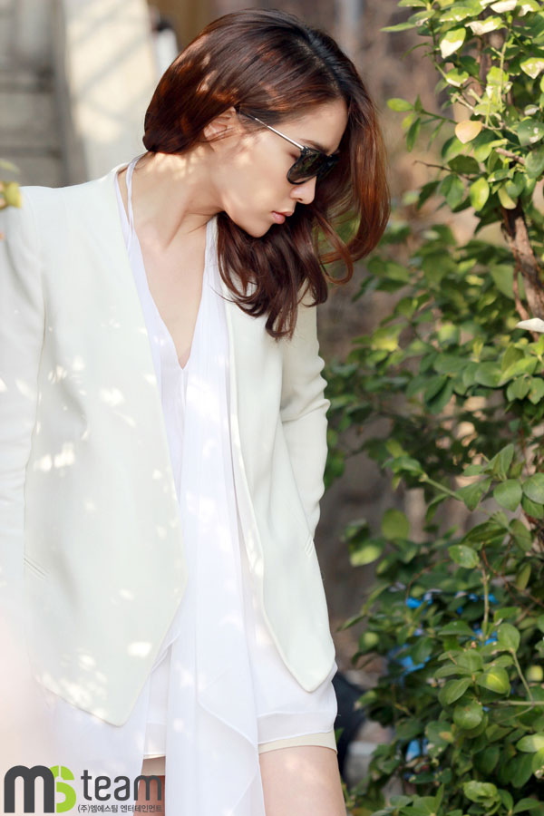 Lee Min Jung Vogue Korea Chloe sunglasses